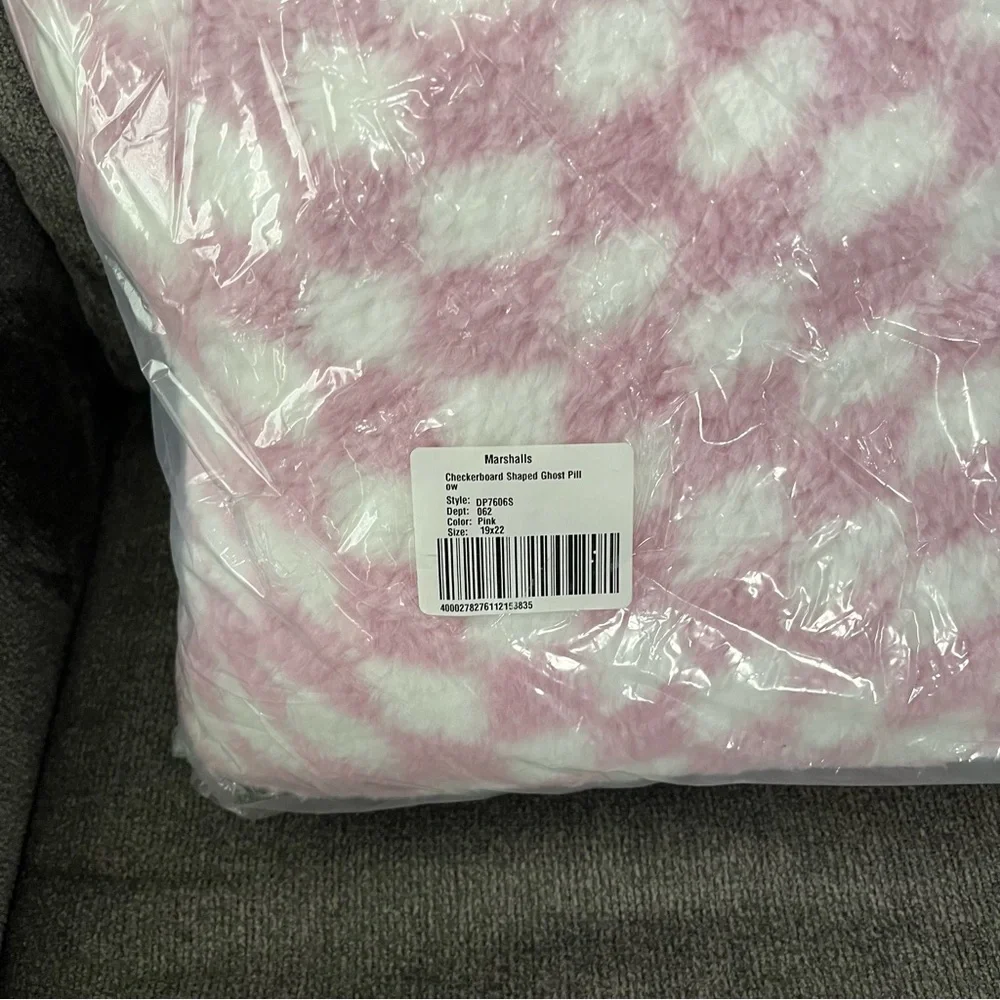 NEW NWT Novogratz Halloween Ghost Pillow Checkered Pink & White Sherpa